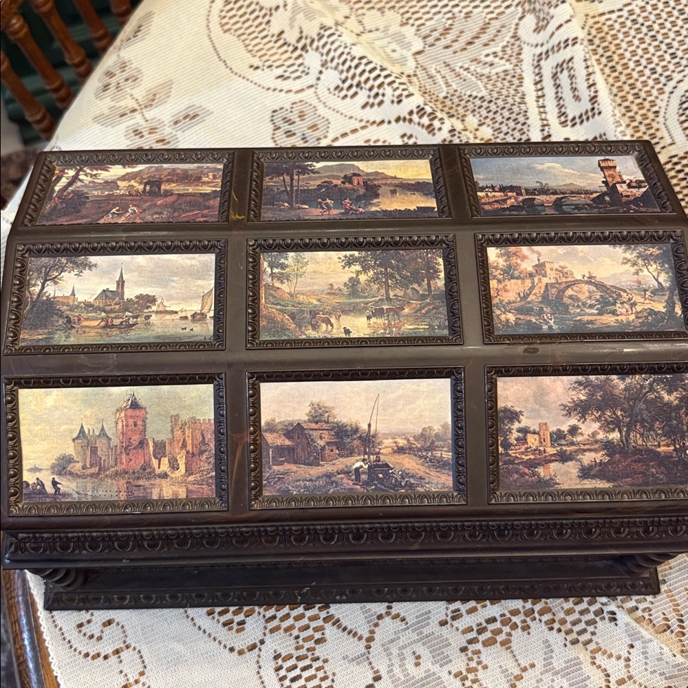 Vintage 1976 Merle Norman Victorian-style musical jewelry box